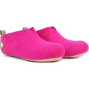 Baabuk Gus Wool Slippers in Dark Pink